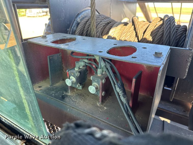 image for item NA9846 2000 Mack RD688S winch truck