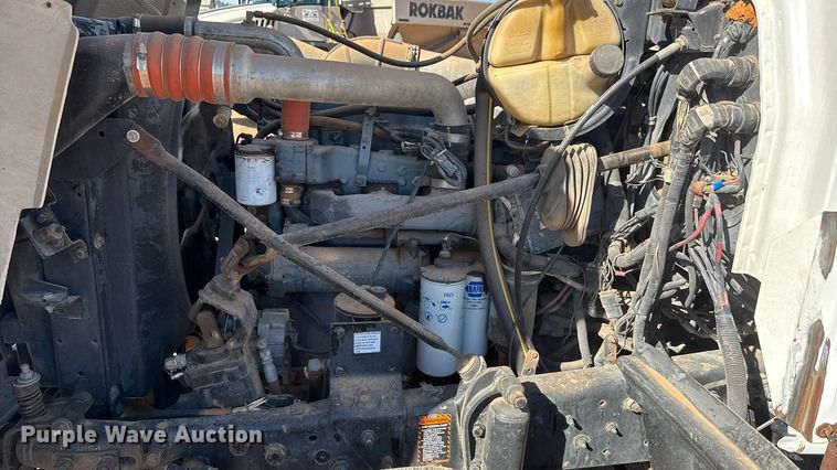 image for item NA9846 2000 Mack RD688S winch truck