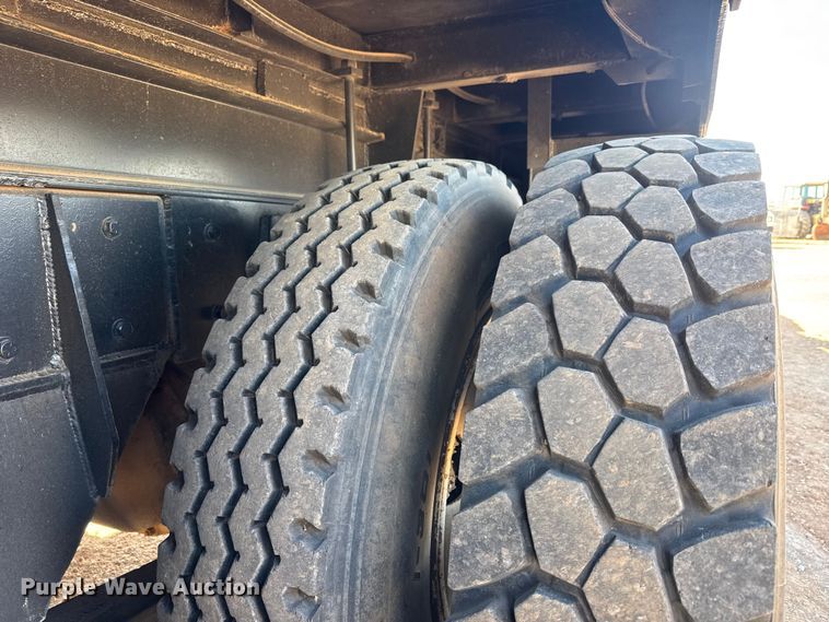 image for item NA9846 2000 Mack RD688S winch truck