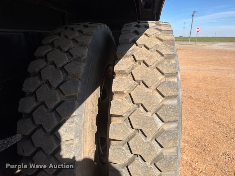 image for item NA9846 2000 Mack RD688S winch truck