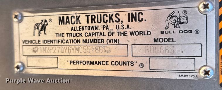 image for item NA9846 2000 Mack RD688S winch truck