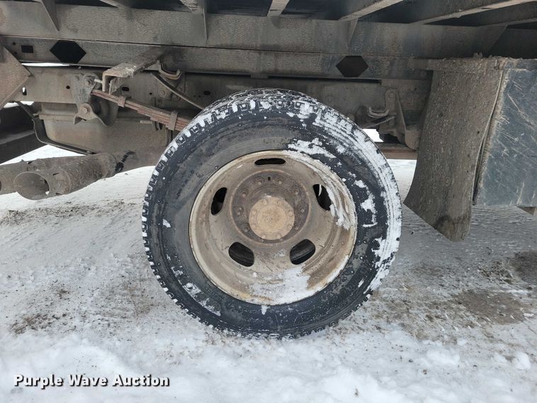 image for item NO9832 2011 Ford F450 flatbed pickup truck