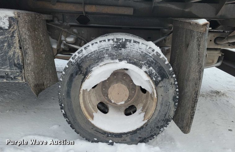 image for item NO9832 2011 Ford F450 flatbed pickup truck