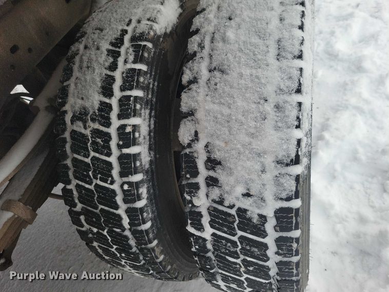 image for item NO9832 2011 Ford F450 flatbed pickup truck