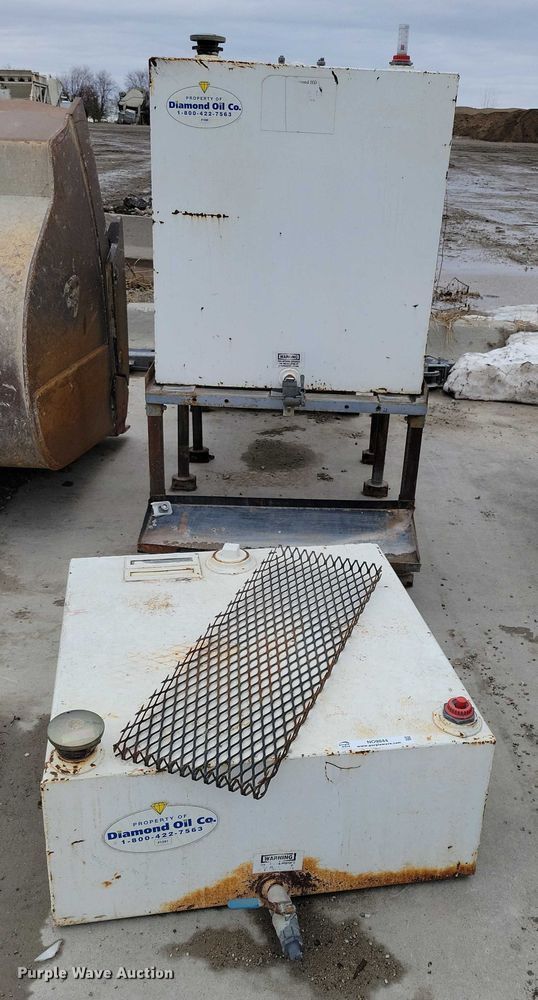 image for item NO9844 (3) tanks