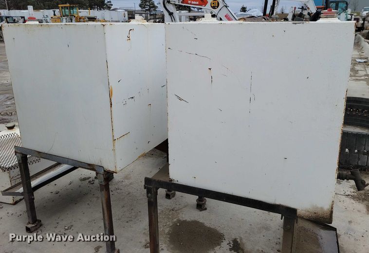 image for item NO9844 (3) tanks