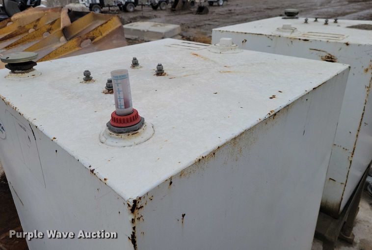 image for item NO9844 (3) tanks