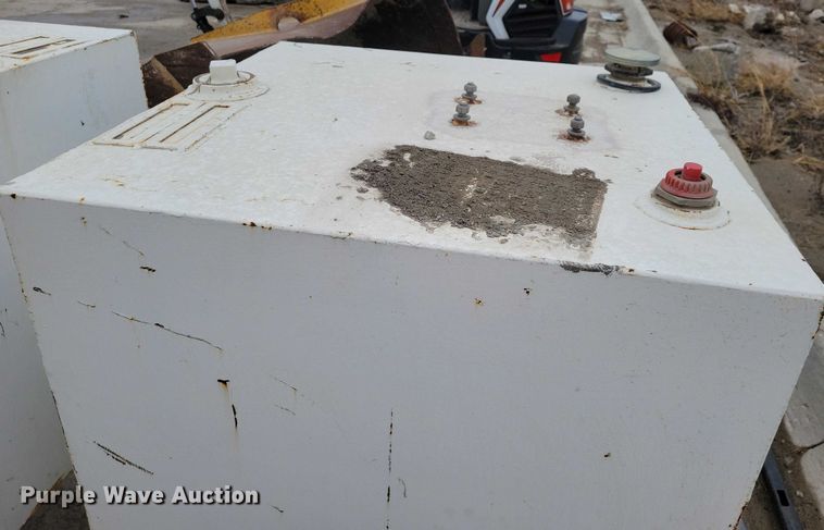 image for item NO9844 (3) tanks