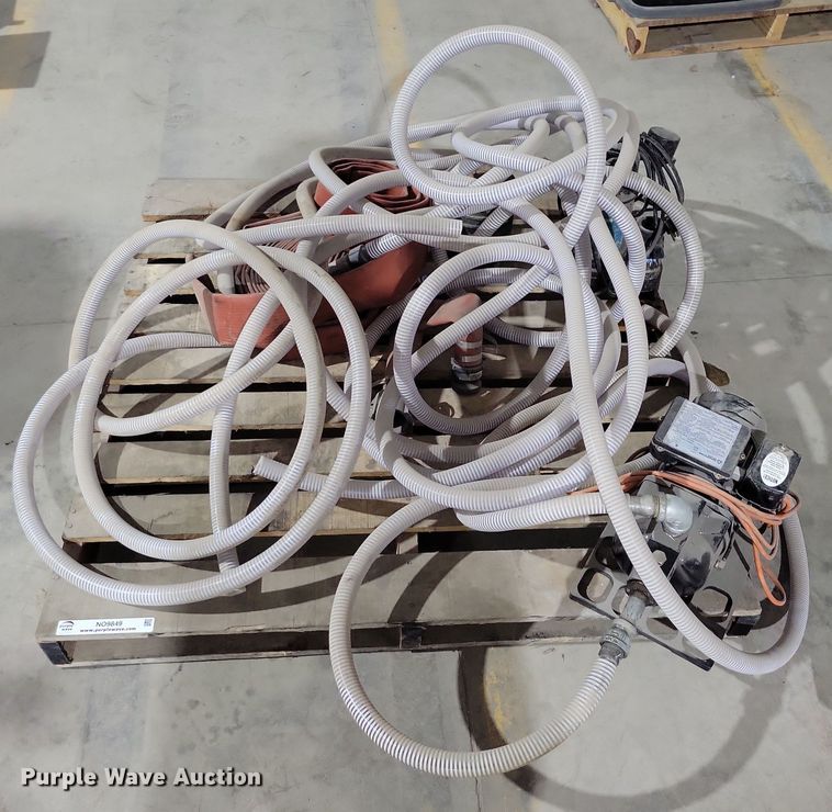 image for item NO9849 (2) pumps