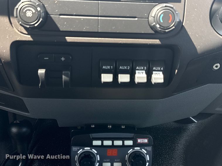 image for item NU9682 2016 Ford F450 Super Duty dump truck