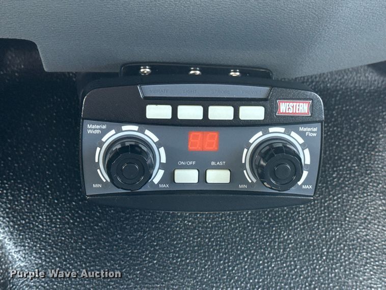 image for item NU9682 2016 Ford F450 Super Duty dump truck