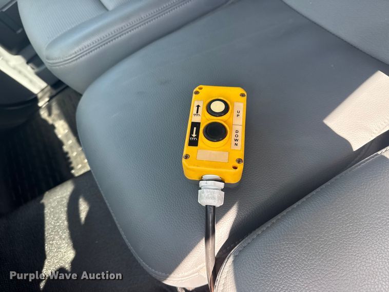 image for item NU9682 2016 Ford F450 Super Duty dump truck