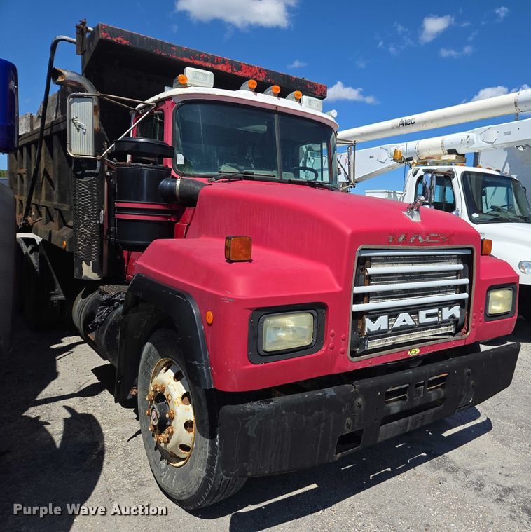 image for item YA1071 2001 Mack RD688 dump truck