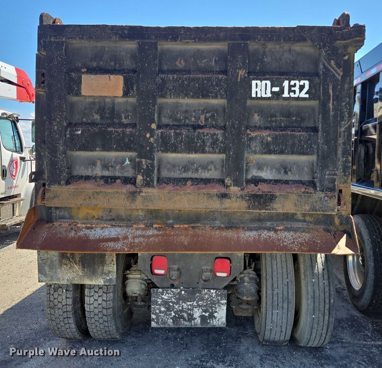 image for item YA1071 2001 Mack RD688 dump truck