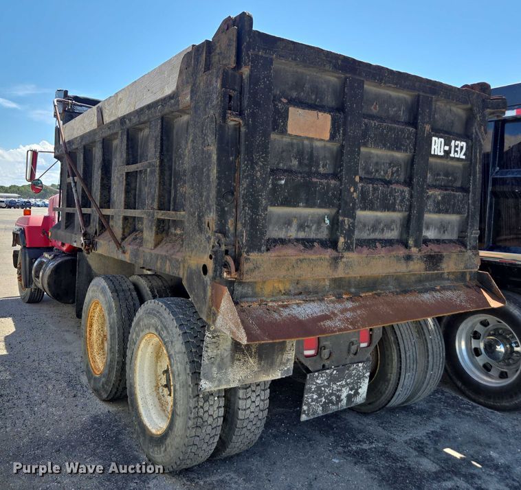 image for item YA1071 2001 Mack RD688 dump truck