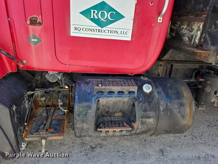 image for item YA1071 2001 Mack RD688 dump truck