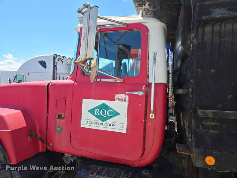 image for item YA1071 2001 Mack RD688 dump truck