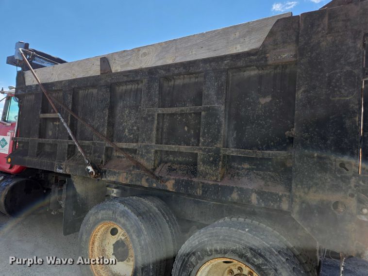 image for item YA1071 2001 Mack RD688 dump truck