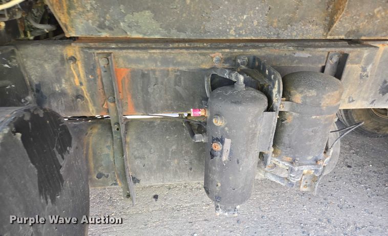 image for item YA1071 2001 Mack RD688 dump truck