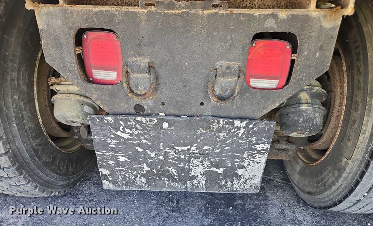 image for item YA1071 2001 Mack RD688 dump truck