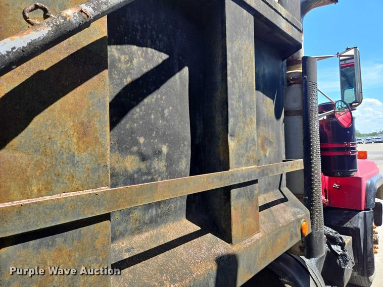 image for item YA1071 2001 Mack RD688 dump truck