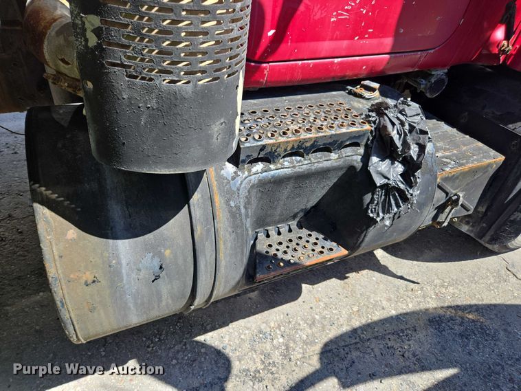 image for item YA1071 2001 Mack RD688 dump truck