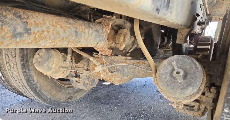 image for item YA1071 2001 Mack RD688 dump truck