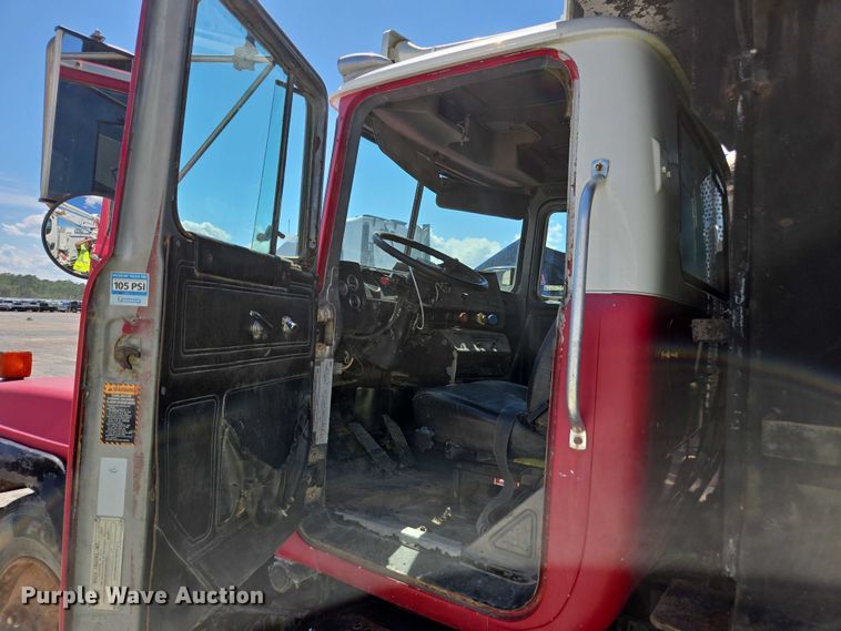 image for item YA1071 2001 Mack RD688 dump truck