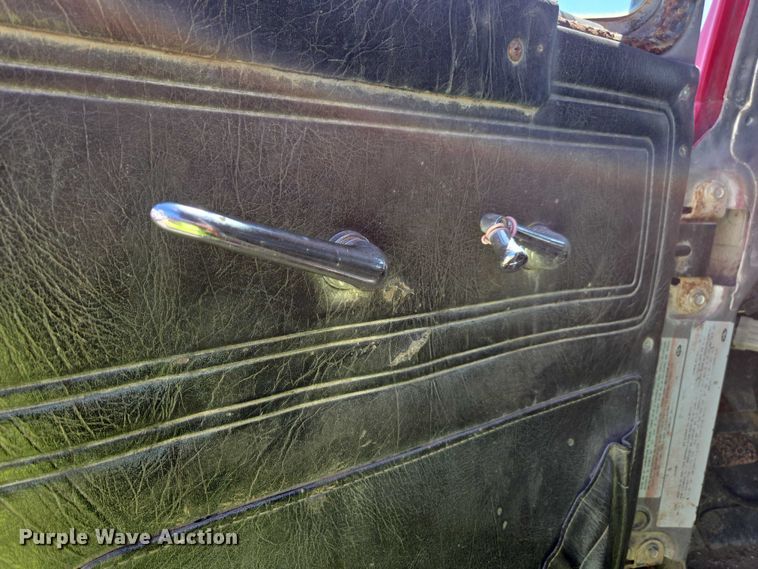 image for item YA1071 2001 Mack RD688 dump truck