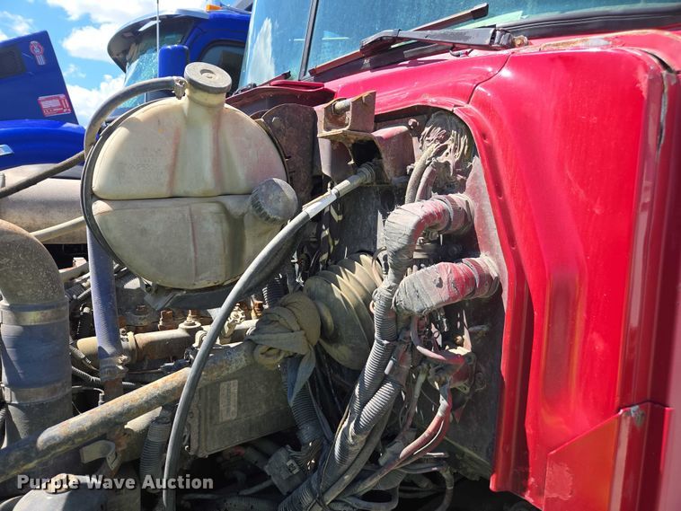 image for item YA1071 2001 Mack RD688 dump truck