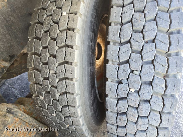 image for item YA1071 2001 Mack RD688 dump truck