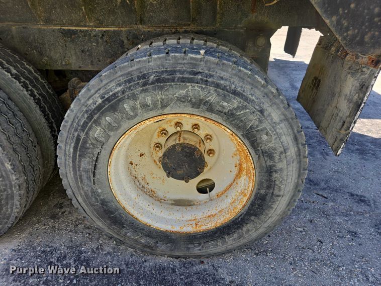 image for item YA1071 2001 Mack RD688 dump truck