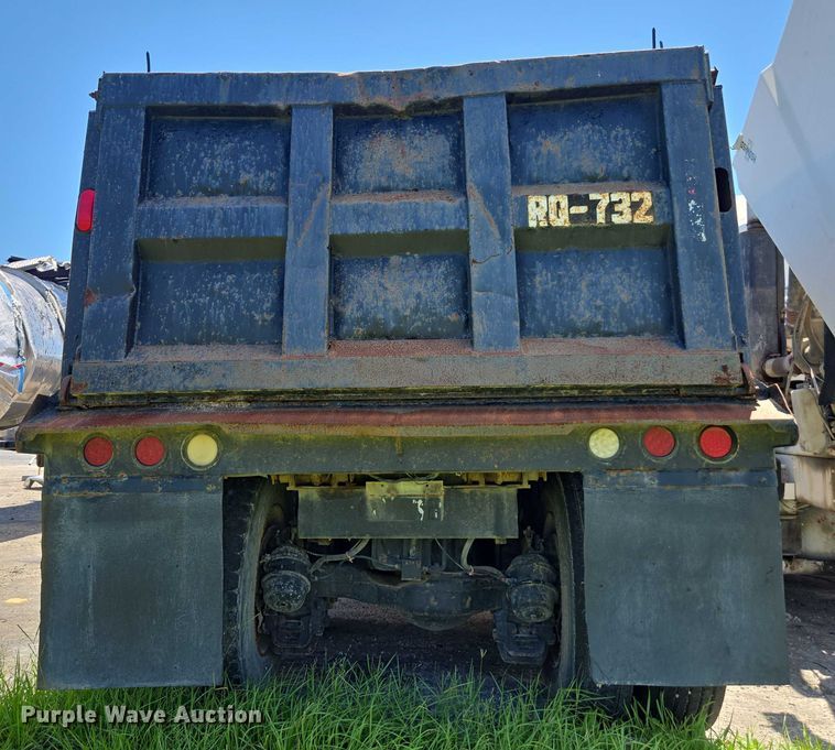 image for item YA1079 2001 Mack RD688S dump truck