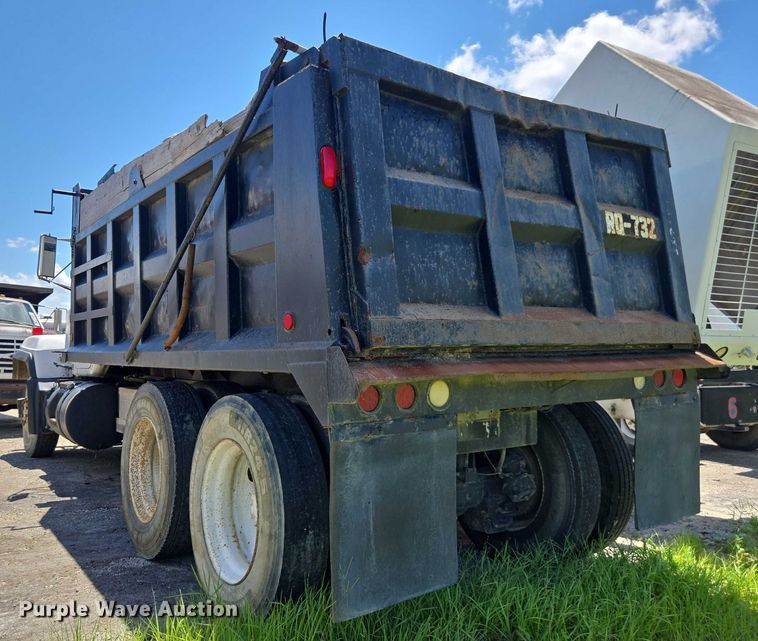 image for item YA1079 2001 Mack RD688S dump truck