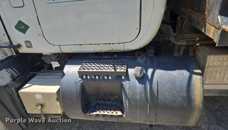 image for item YA1079 2001 Mack RD688S dump truck