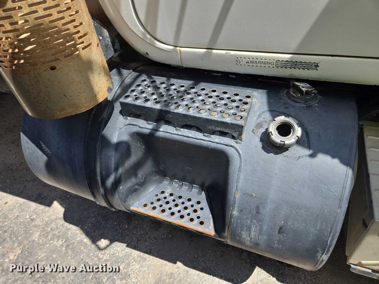 image for item YA1079 2001 Mack RD688S dump truck