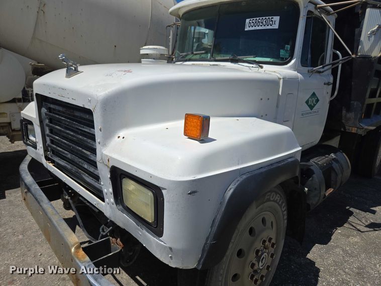 image for item YA1079 2001 Mack RD688S dump truck