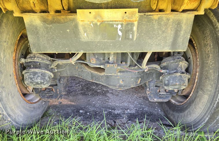 image for item YA1079 2001 Mack RD688S dump truck