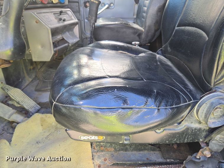 image for item YA1079 2001 Mack RD688S dump truck