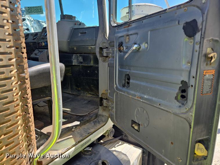 image for item YA1079 2001 Mack RD688S dump truck