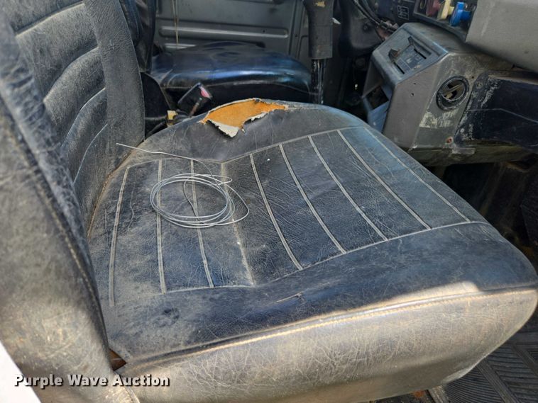 image for item YA1079 2001 Mack RD688S dump truck