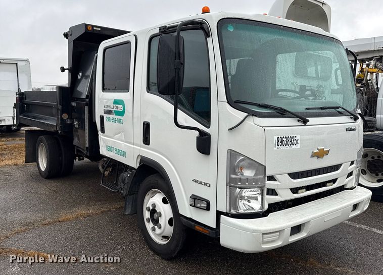 image for item YA1536 2022 Chevrolet  4500 Crew Cab dump truck