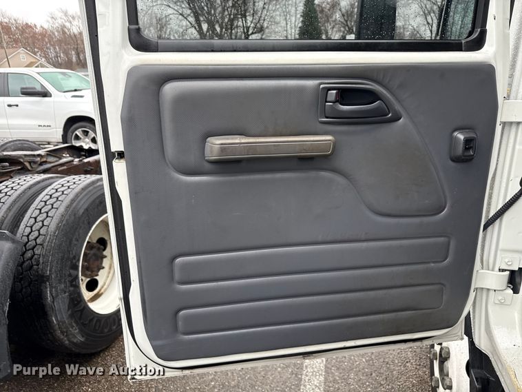 image for item YA1536 2022 Chevrolet  4500 Crew Cab dump truck