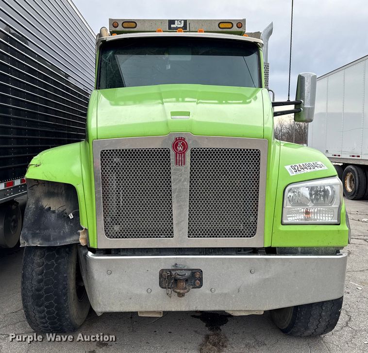 image for item YA1644 2018 Kenworth  T880 dump truck