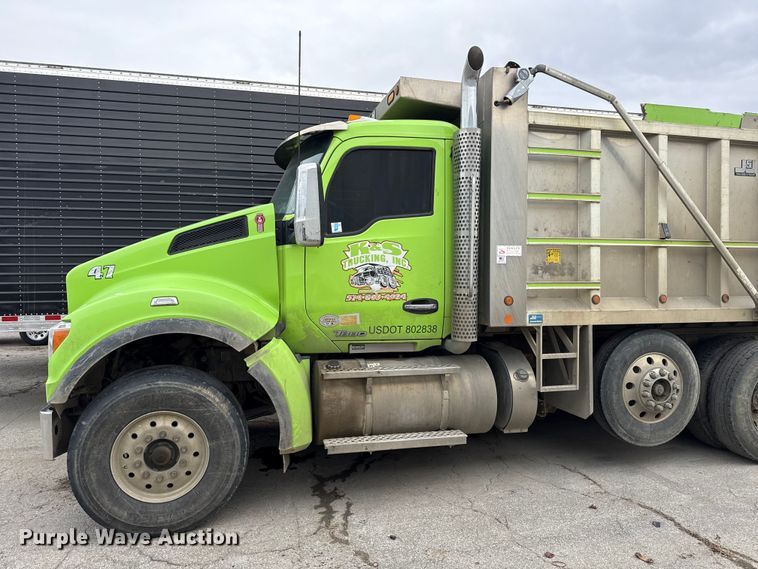 image for item YA1644 2018 Kenworth  T880 dump truck