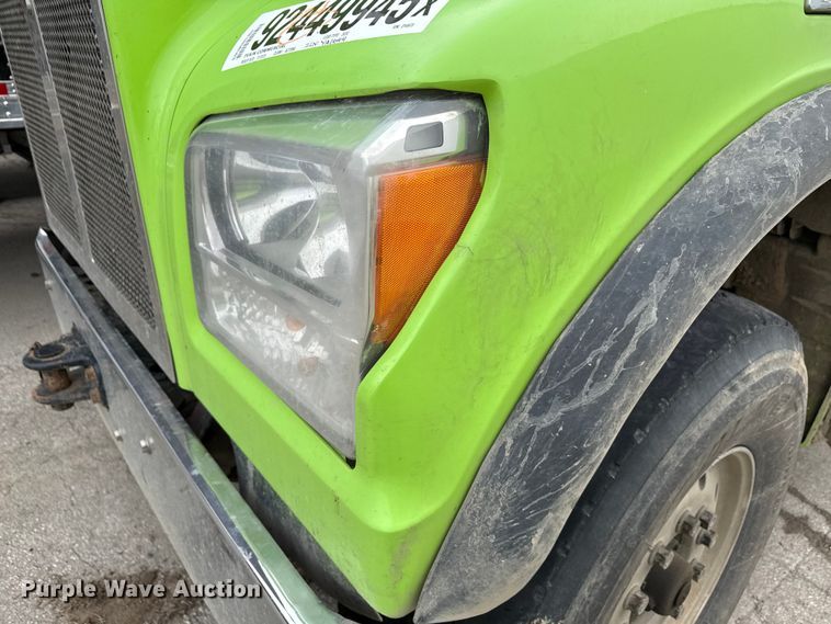 image for item YA1644 2018 Kenworth  T880 dump truck