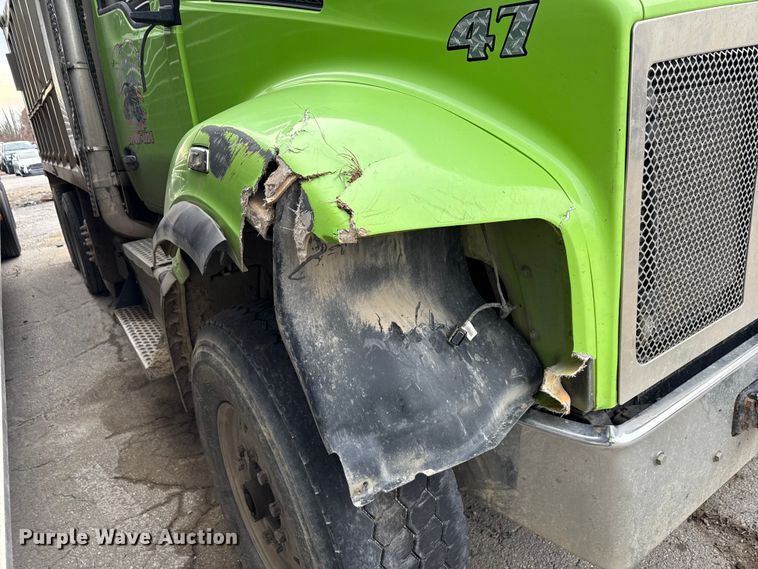 image for item YA1644 2018 Kenworth  T880 dump truck