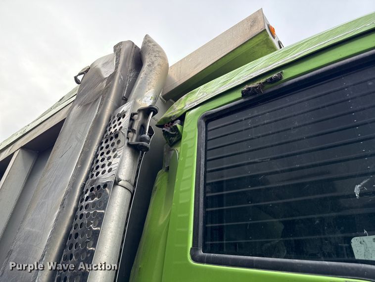 image for item YA1644 2018 Kenworth  T880 dump truck