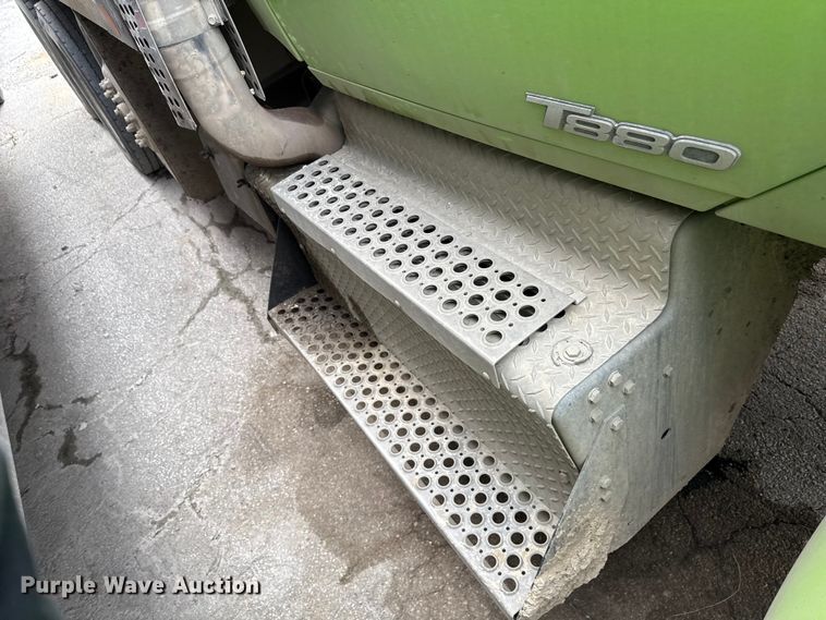 image for item YA1644 2018 Kenworth  T880 dump truck