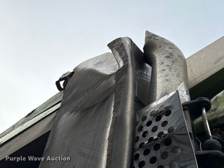 image for item YA1644 2018 Kenworth  T880 dump truck